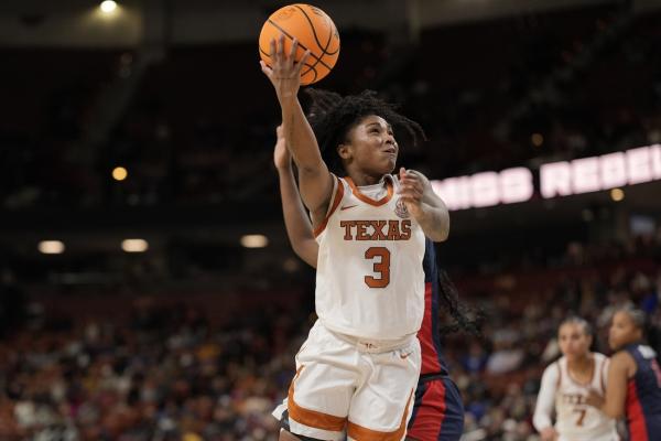 Oklahoma, Texas battle for NCAA resume-building win