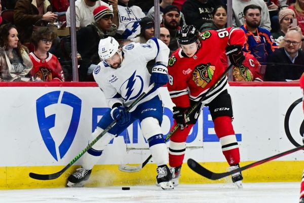 Slumping Blackhawks get another shot at Lightning