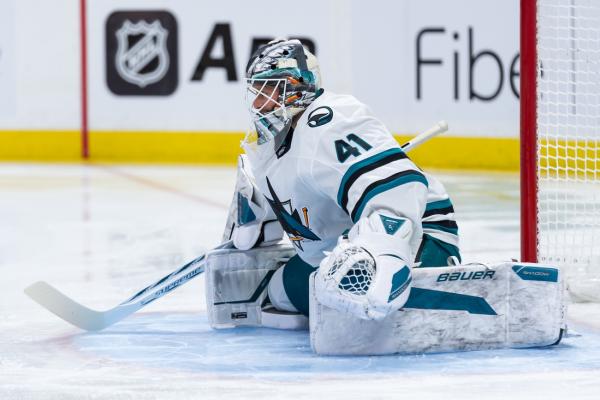 Panthers acquire G Vitek Vanecek from Sharks