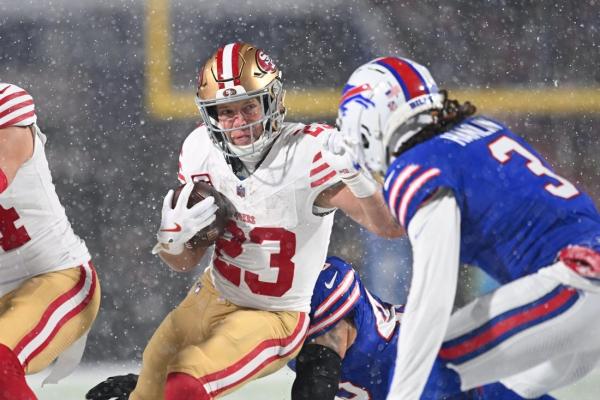 49ers star RB Christian McCaffrey leaves game with knee injury