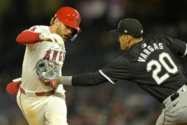 Angels snap skid with win over White Sox thumbnail