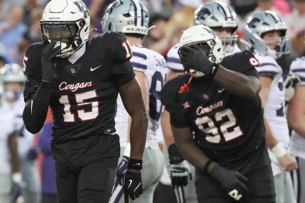 Houston knocks off No. 17 Kansas State with late score