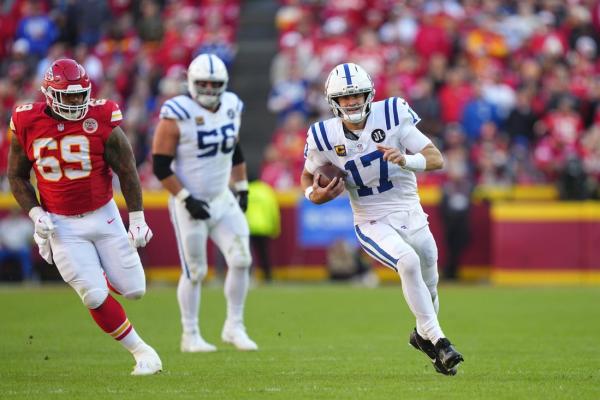 Colts QB Daniel Jones full-go at practice despite reported broken fibula