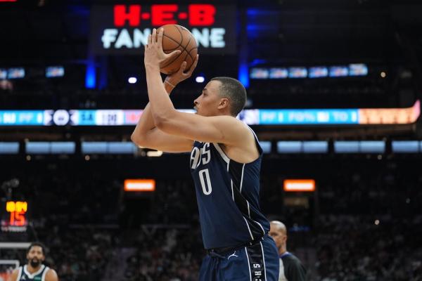 Mavericks G Dante Exum needs another knee surgery, done for season