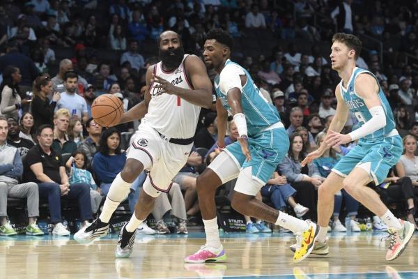 Fresh off record game, James Harden leads Clippers vs. Cavs