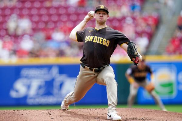 Reds score two in ninth to rally past Padres 3-2