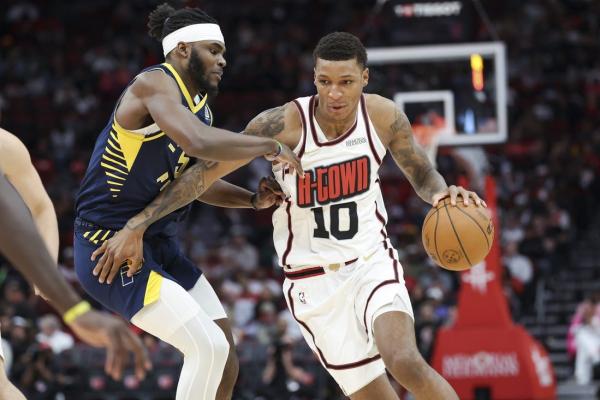 Rockets use third-quarter surge to top struggling Pacers