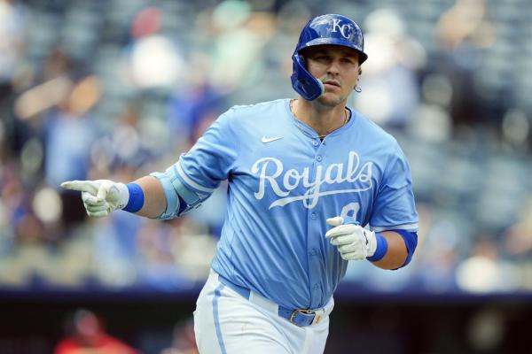 Royals 1B Vinnie Pasquantino makes early exit due to heat-related illness