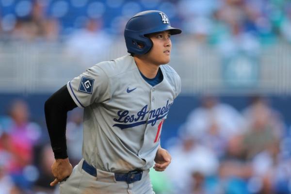 Dodgers’ bats wake up late, blast Marlins