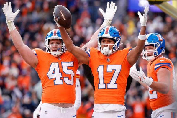 Saints acquire WR Devaughn Vele from Broncos