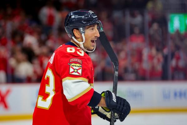 Panthers break 3rd-period deadlock, down Flyers on Marchand’s winner