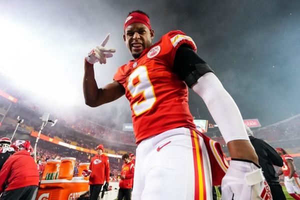 Report: Chiefs bring back WR JuJu Smith-Schuster