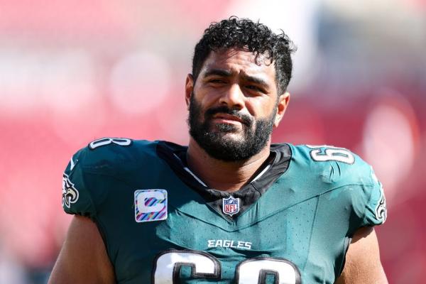 Eagles assessing options in wake of injury to LT Jordan Mailata thumbnail