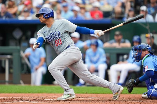 Cubs get timely hits, rally past Royals thumbnail