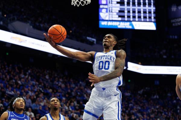 No. 4 Kentucky takes unbeaten show on road, visits Clemson