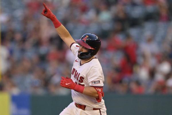 Led by Mike Trout’s 2 HRs, Angels power past Rangers