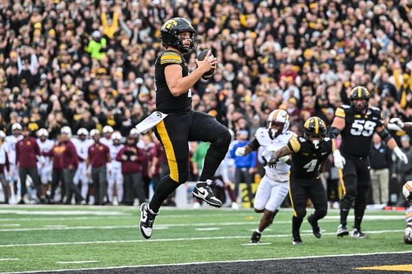 Iowa takes down Minnesota in all-around dominant performance