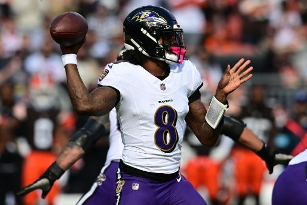 Ravens QB Lamar Jackson (back/knee) misses second straight practice thumbnail