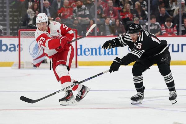 Red Wings hope to start piling wins with lowly Predators in town