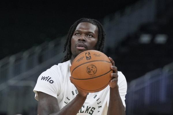 Report: Bucks bringing back F Chris Livingston