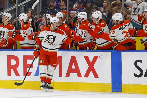 Ducks erupt in 4-goal first period, best reeling Oilers