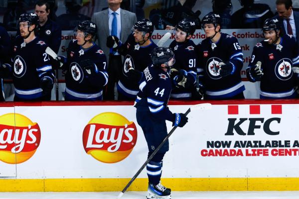 Jets win franchise-best 11th straight with victory over Senators