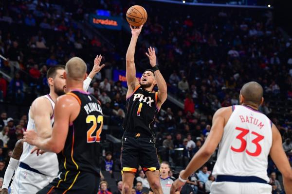 Devin Booker pours in 40 as Suns rally past Clippers