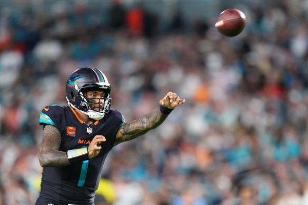 Tua Tagovailoa, Dolphins down Jets despite Tyreek Hill’s injury