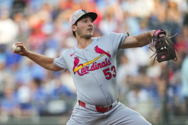 Cardinals stay hot, blow out reeling Royals