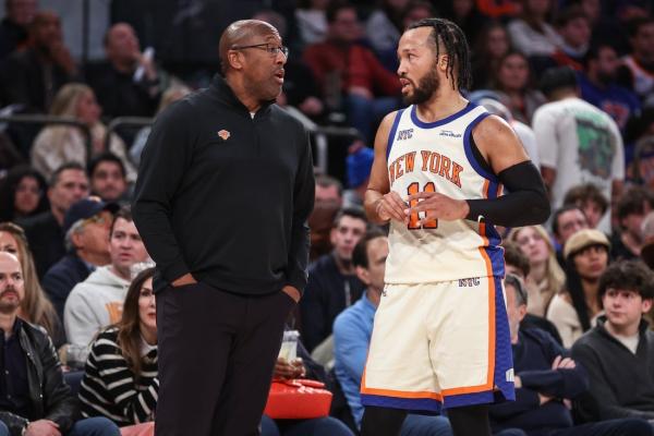 Skid snapped, Knicks start West swing with surging Suns