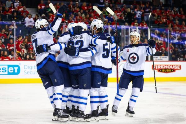 Facing falling Leafs, Jets eye franchise-record start to season