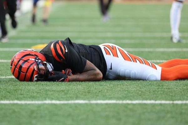 Bengals WR Tee Higgins (concussion) injured vs. Patriots