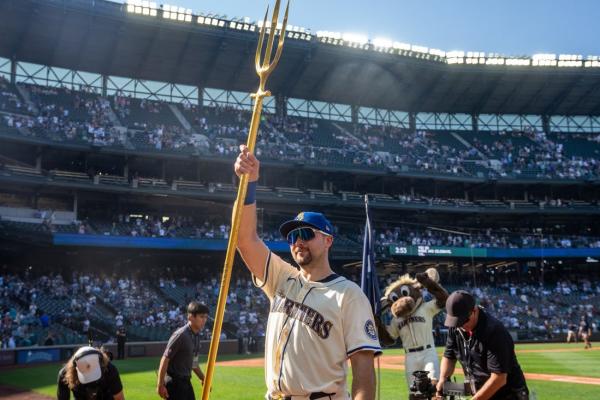 MLB roundup: Catcher Cal Raleigh smashes records as Mariners crush A’s