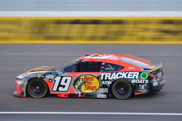 Chase Briscoe snags overtime victory at YellaWood 500