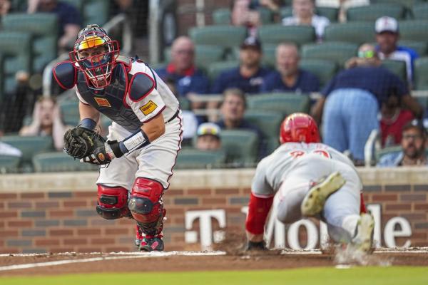 Nick Martinez, Reds two-hit Braves for makeup-game win