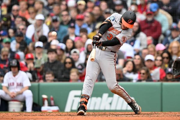 Orioles pull away for 2nd straight win over Red Sox
