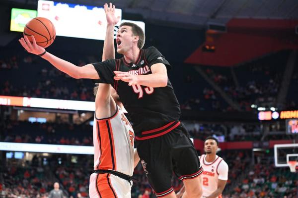 Louisville routs Syracuse for seventh straight win