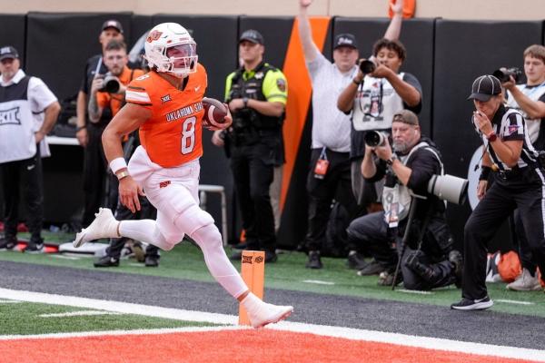 Oklahoma State won’t have starting QB for trip to No. 6 Oregon