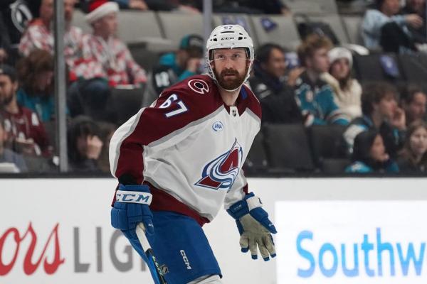 Avalanche D Keaton Middleton signs 2-year extension