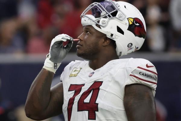 Report: Free agent OT D.J. Humphries (torn ACL) cleared to return