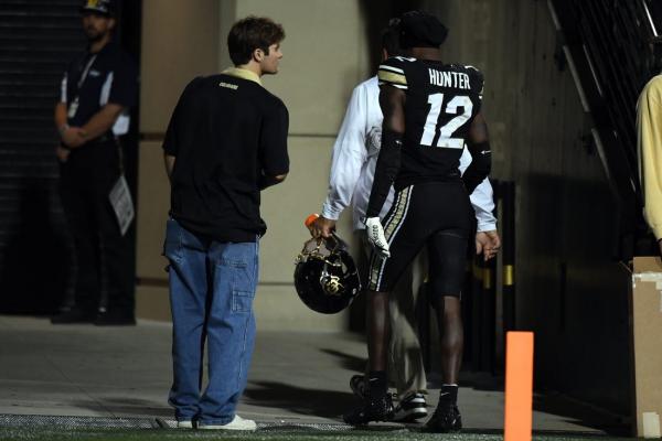 Colorado DB/WR Travis Hunter exits with apparent shoulder injury