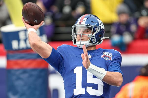 Giants re-sign lone QB Tommy DeVito