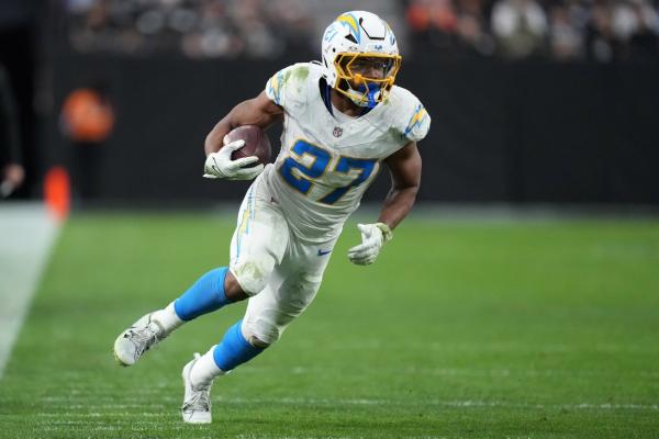 Reports: Broncos to sign RB JK Dobbins to 1-year deal