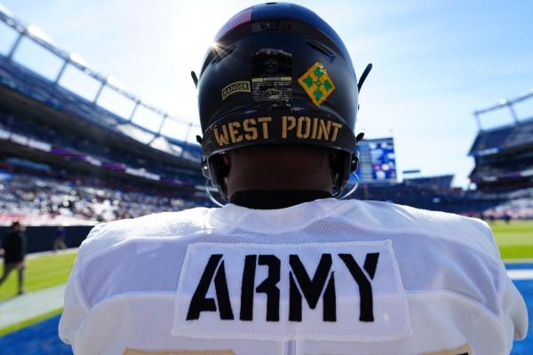 Army S Larry Pickett Jr. rescues man from burning car