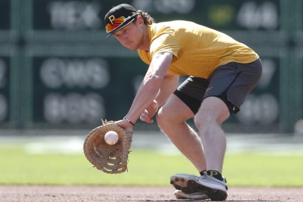 Pirates put C Henry Davis on IL, call up prospect Billy Cook