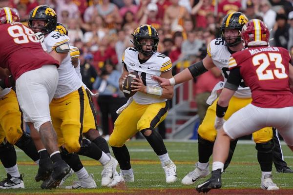Mark Gronowski, Iowa aim to ignite offense vs. UMass