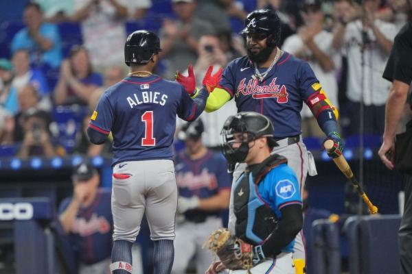 Braves deliver clutch hits to edge Marlins