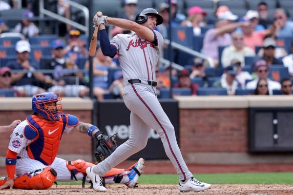 Braves display power, split series with Mets thumbnail