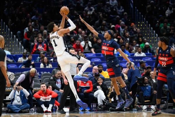 Spurs use star power to take down Wizards