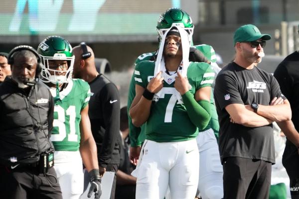 Jets (0-7) not naming QB1 after benching Justin Fields